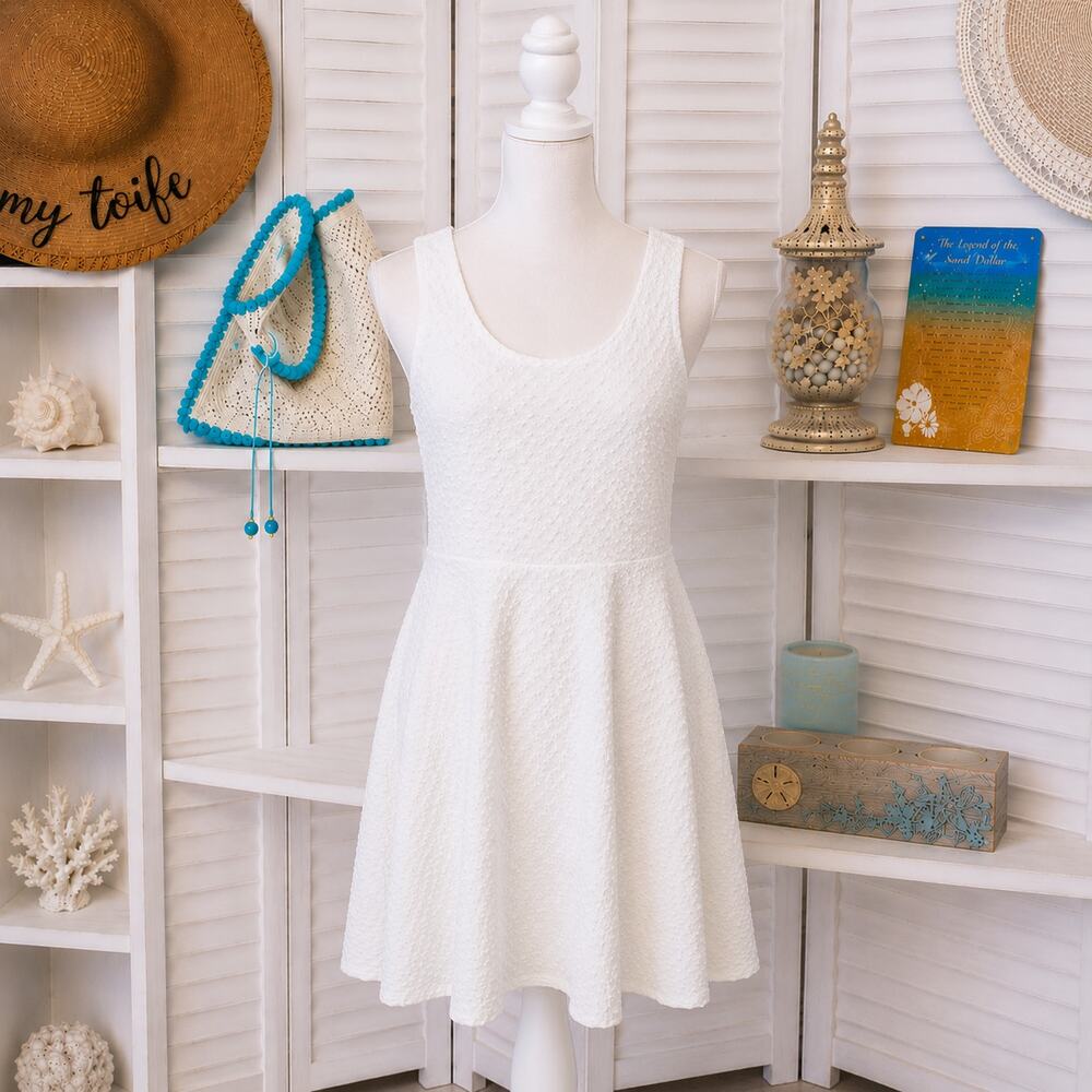 Nicole Miller White A Line‎ Cocktail Dress Size M Textured Open Back Party